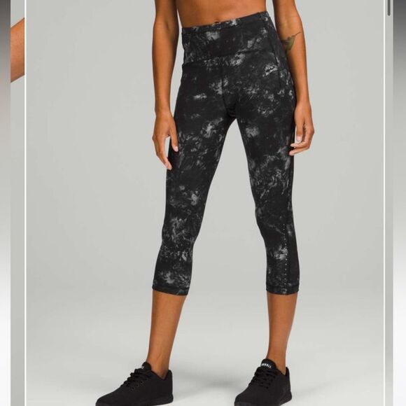 Lululemon Swift Speed High-Rise Crop 21" in Aquila Black Multi Size 20 - Picture 3 of 14